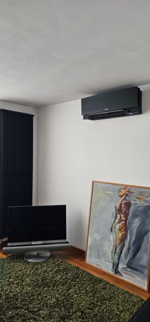 zwarte airco unit